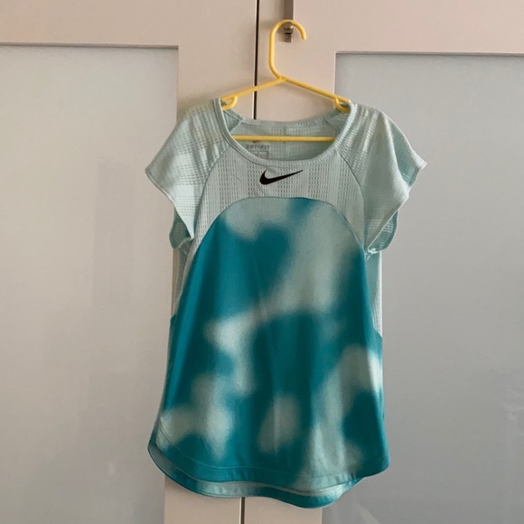 Nike Dry Fit shirt - Picture 1 of 8